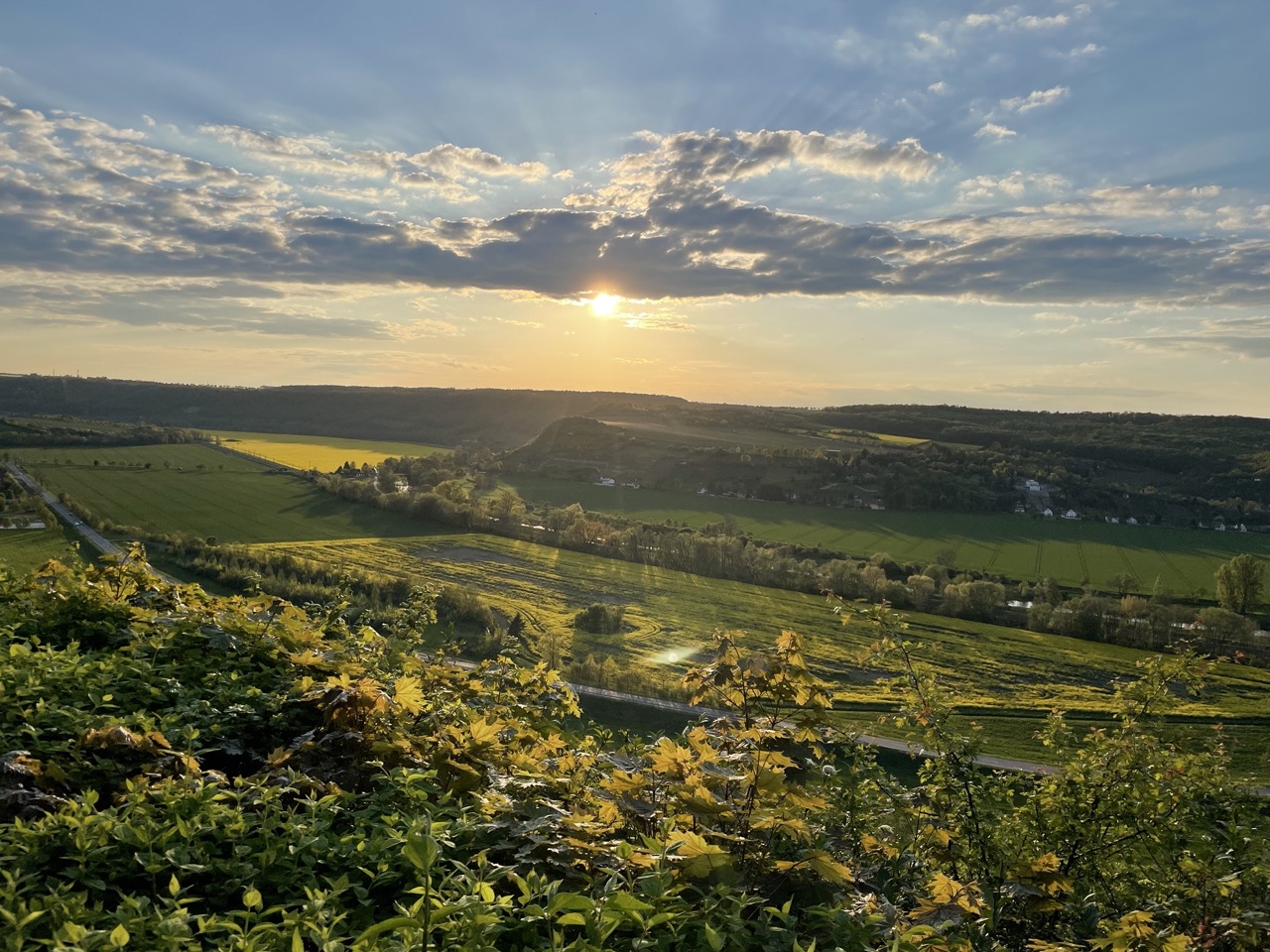 Rudelsburg und Burg Saaleck hoch über dem Saaletal