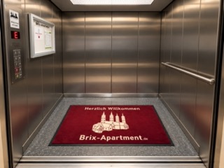 Aufzug am Brix-Apartment – Ferienhaus Freyburg